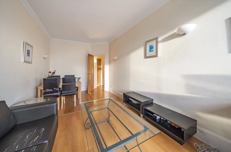 1 bedroom apartments/flats to sale in Belvedere Road, Waterloo-image 3