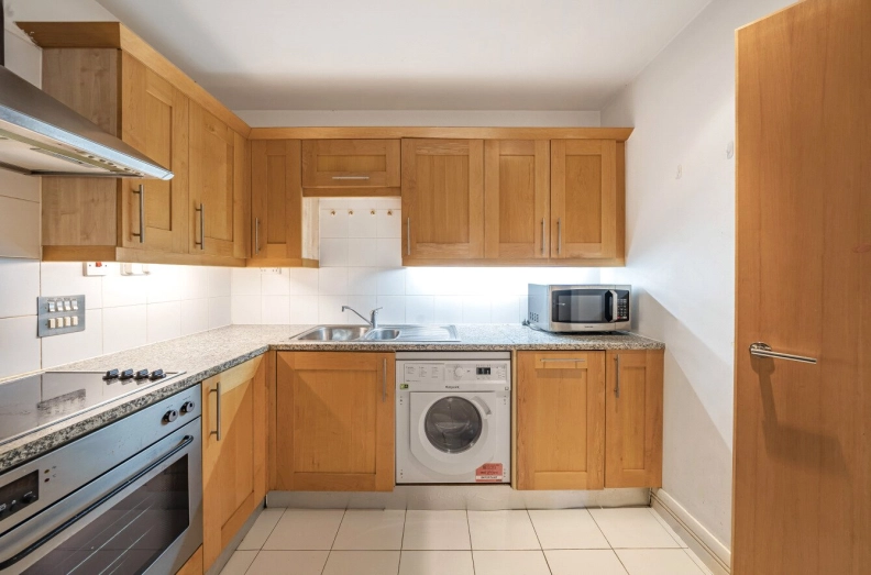 1 bedroom apartments/flats to sale in Belvedere Road, Waterloo-image 4