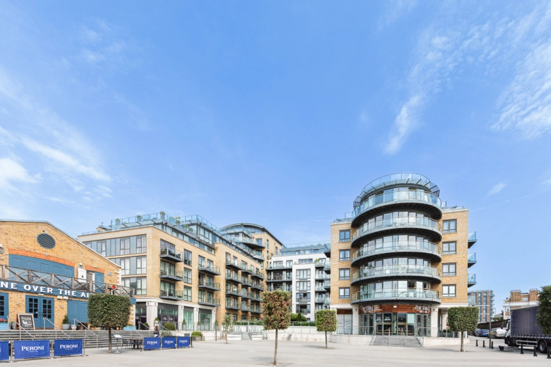 3 bedrooms apartments/flats to sale in Kew Bridge Road, Brentford-image 1