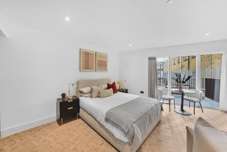 Studio apartments/flats to sale in St. John's Hill, Clapham Junction-image 5