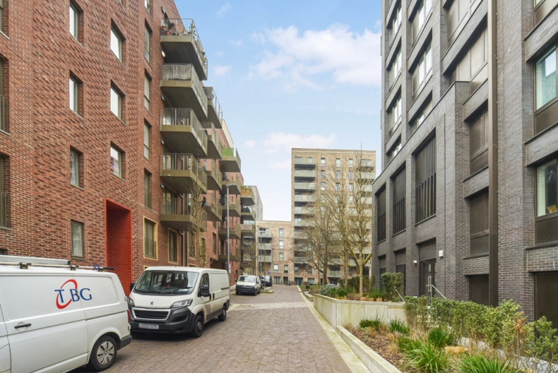 Studio apartments/flats to sale in St. John's Hill, Clapham Junction-image 1