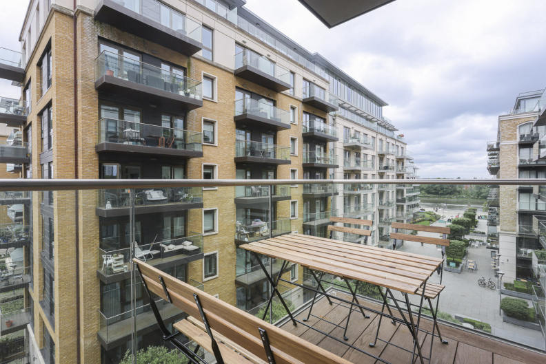 2 bedrooms apartments/flats to sale in Regatta Lane, Fulham Reach-image 2