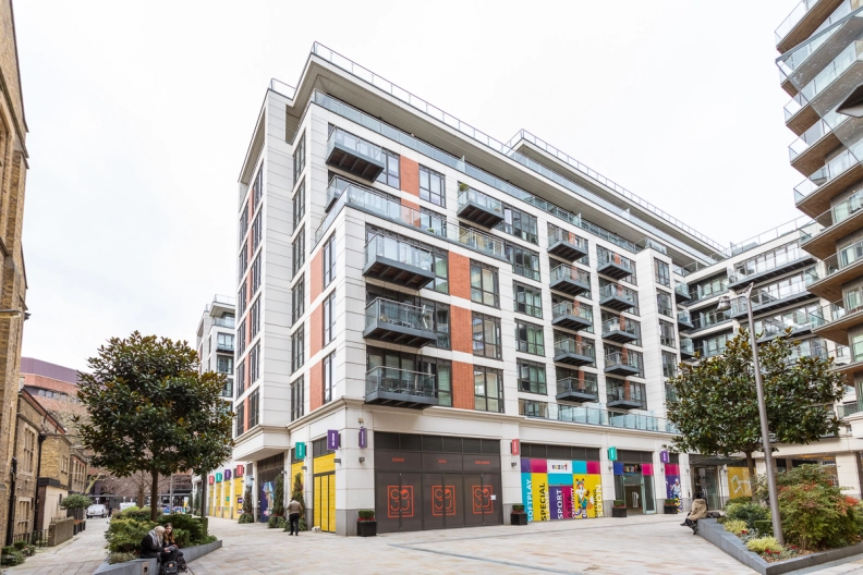 2 bedrooms apartments/flats to sale in Dickens Yard, Ealing-image 6