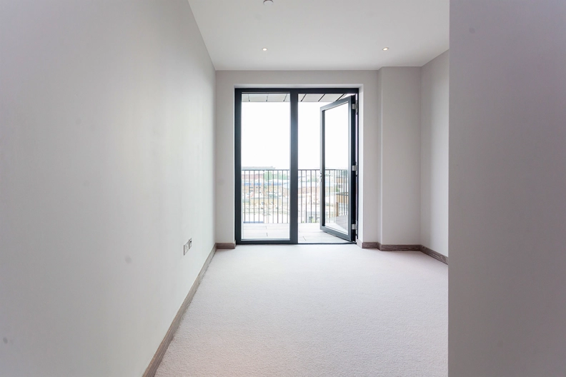 3 bedrooms apartments/flats to sale in Ryeland Boulevard, Wandsworth-image 4