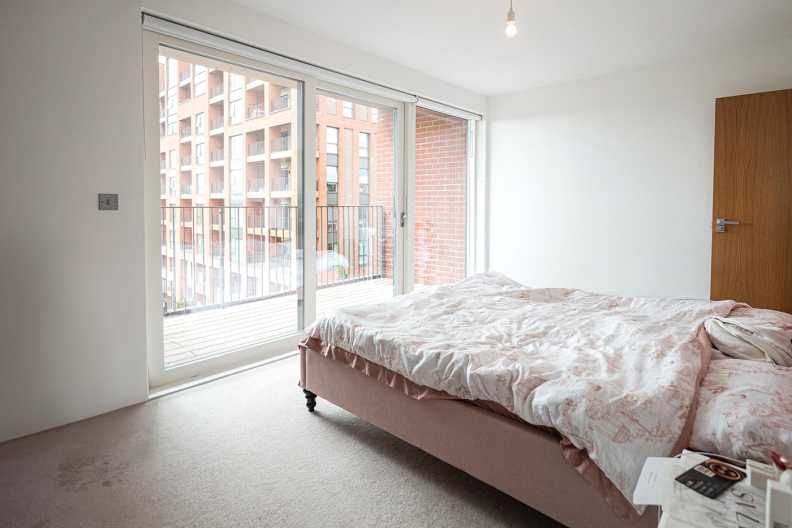 2 bedrooms apartments/flats to sale in Lismore Boulevard, Colindale Gardens, Colindale-image 5