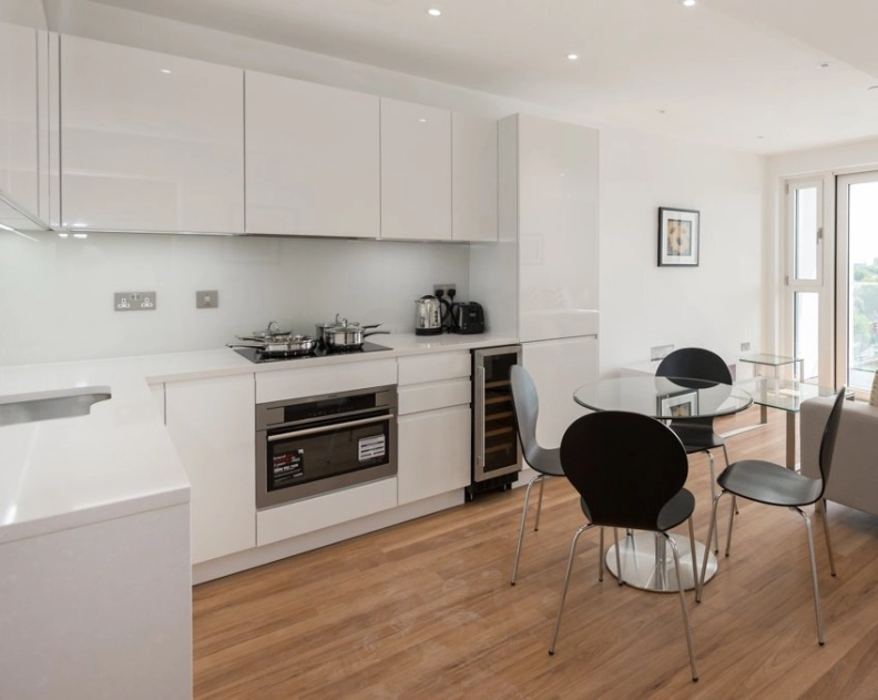 1 bedroom apartments/flats to sale in Wandsworth Road, London-image 3