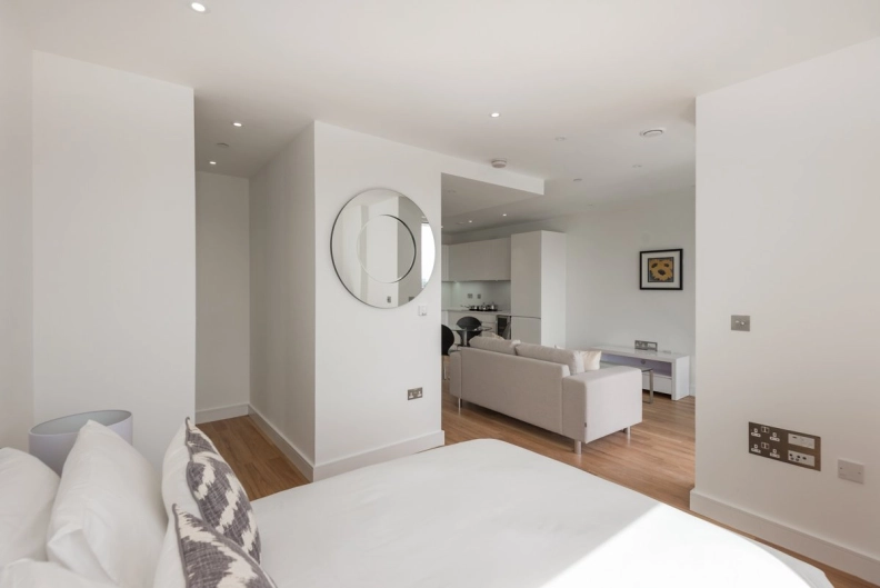 1 bedroom apartments/flats to sale in Wandsworth Road, London-image 8