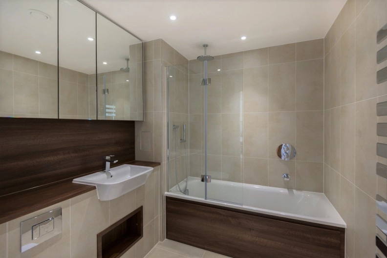 1 bedroom apartments/flats to sale in Wandsworth Road, London-image 5