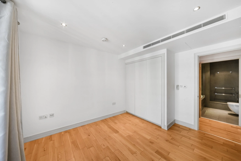 3 bedrooms apartments/flats to sale in Lensbury Avenue, Fulham-image 5