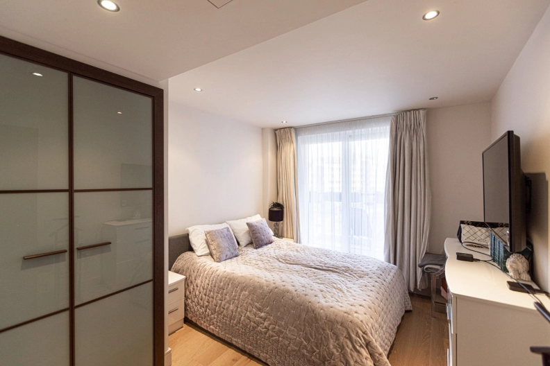 2 bedrooms apartments/flats to sale in Townmead Road, Imperial Wharf-image 5