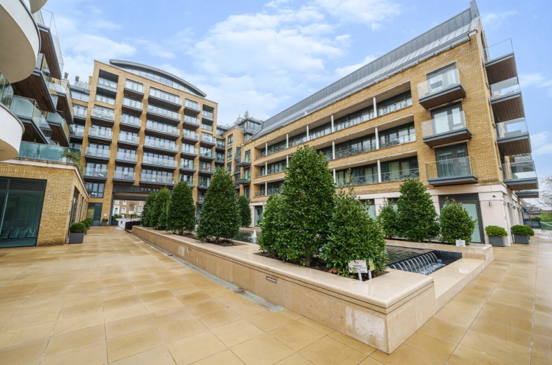 2 bedrooms apartments/flats to sale in Kew Bridge Road, Brentford-image 1