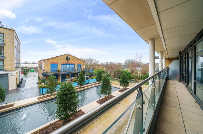 2 bedrooms apartments/flats to sale in Kew Bridge Road, Brentford-image 8