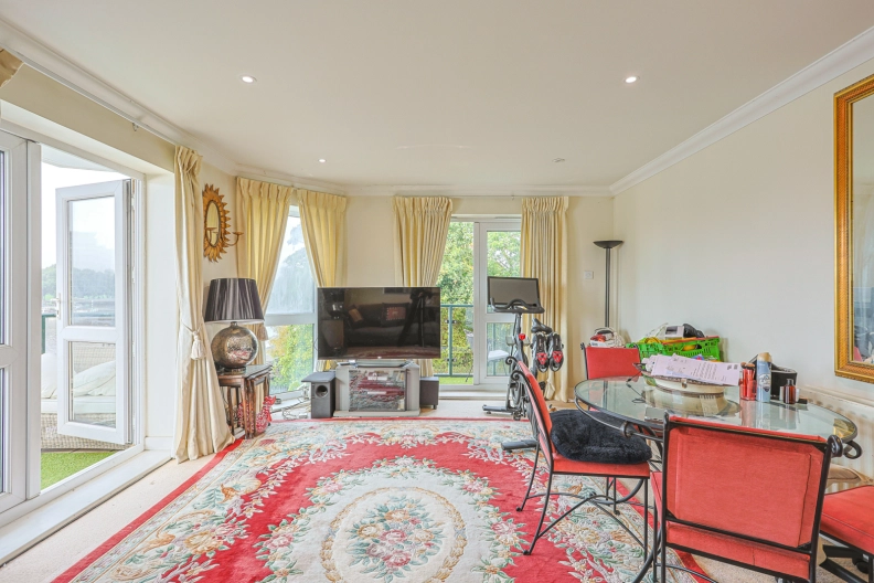 2 bedrooms apartments/flats to sale in Carnwath Road, London-image 9