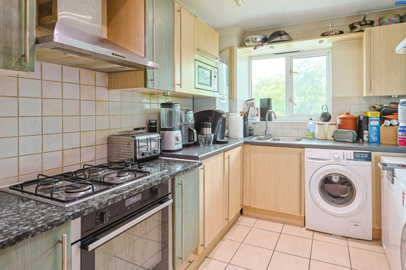 2 bedrooms apartments/flats to sale in Carnwath Road, London-image 3