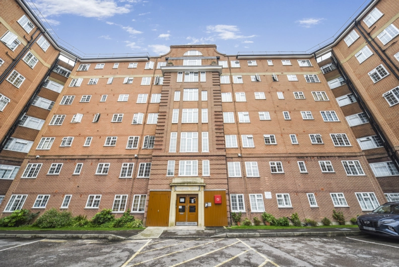 1 bedroom apartments/flats to sale in Goldhawk Road, London-image 9