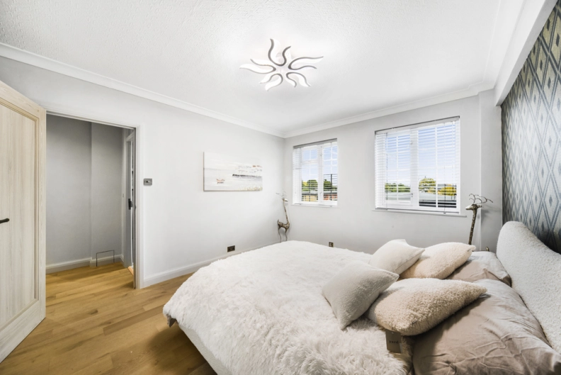 1 bedroom apartments/flats to sale in Goldhawk Road, London-image 6