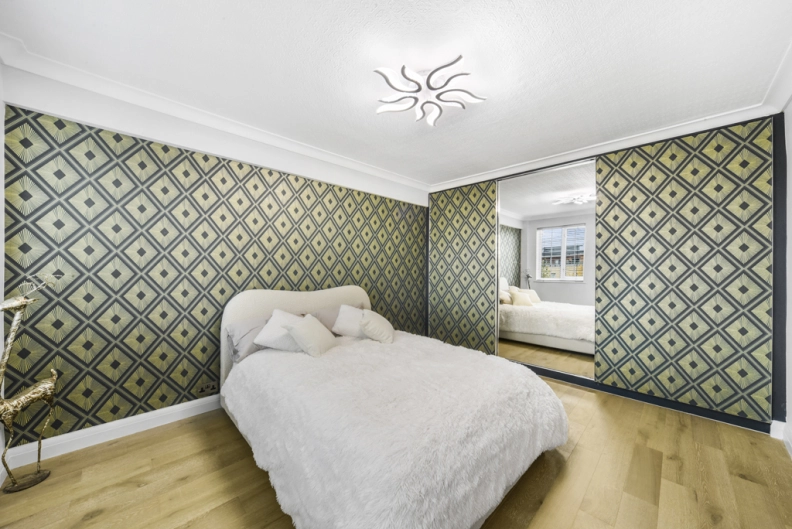 1 bedroom apartments/flats to sale in Goldhawk Road, London-image 5