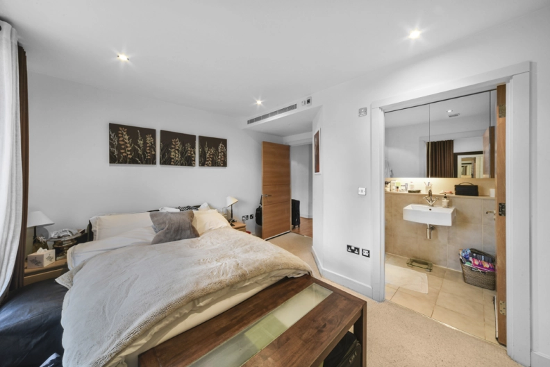 3 bedrooms apartments/flats to sale in Lensbury Avenue, Imperial Wharf-image 5