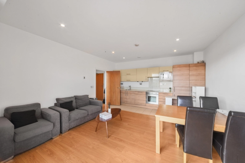 2 bedrooms apartments/flats to sale in Cornell Square, Battersea-image 10