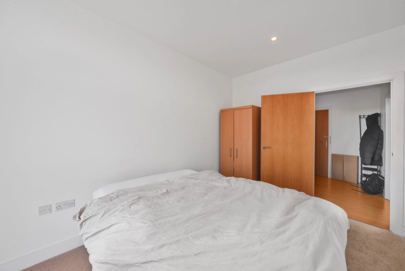 2 bedrooms apartments/flats to sale in Cornell Square, Battersea-image 11