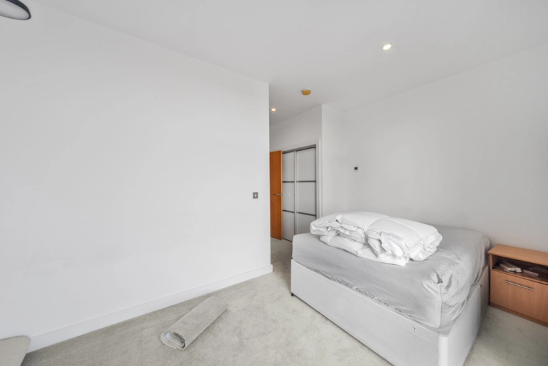 2 bedrooms apartments/flats to sale in Cornell Square, Battersea-image 12