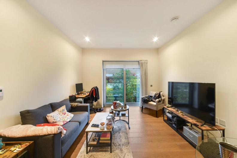 1 bedroom apartments/flats to sale in Columbia Gardens, Earl's Court-image 2