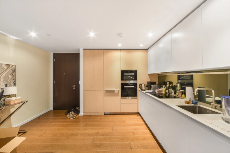 1 bedroom apartments/flats to sale in Columbia Gardens, Earl's Court-image 3