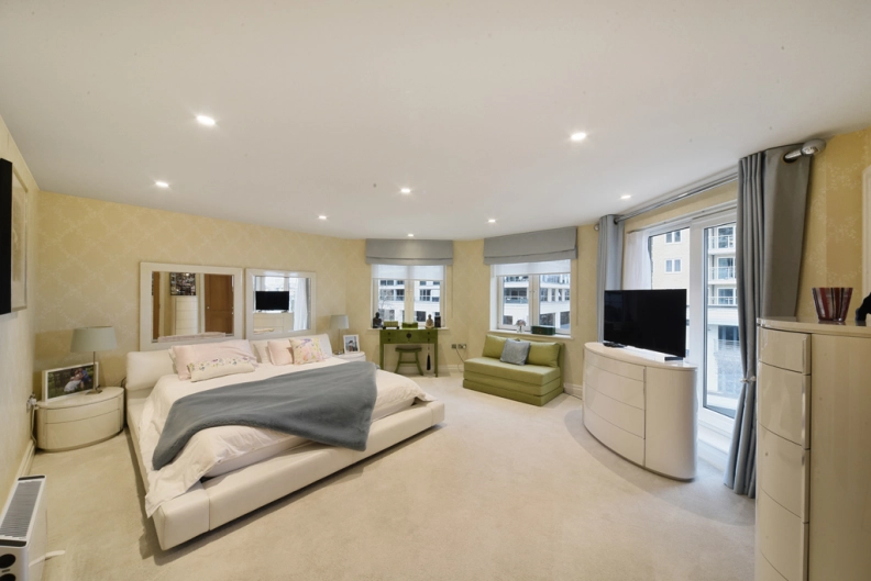 3 bedrooms apartments/flats to sale in The Boulevard, Imperial Wharf-image 5