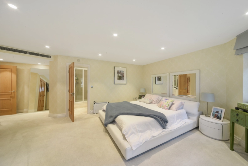 3 bedrooms apartments/flats to sale in The Boulevard, Imperial Wharf-image 12