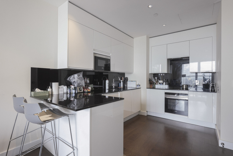 1 bedroom apartments/flats to sale in Waterview Drive, Greenwich-image 3