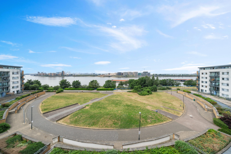 2 bedrooms apartments/flats to sale in Tideslea Path, Woolwich-image 2