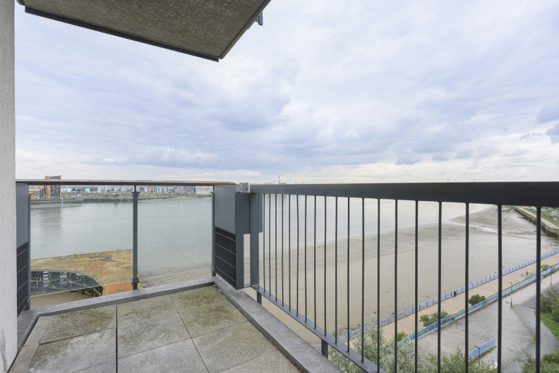 2 bedrooms apartments/flats to sale in Erebus Drive, Woolwich-image 2