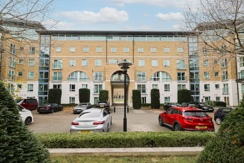 3 bedrooms apartments/flats to sale in Hopton Road, Royal Arsenal-image 1