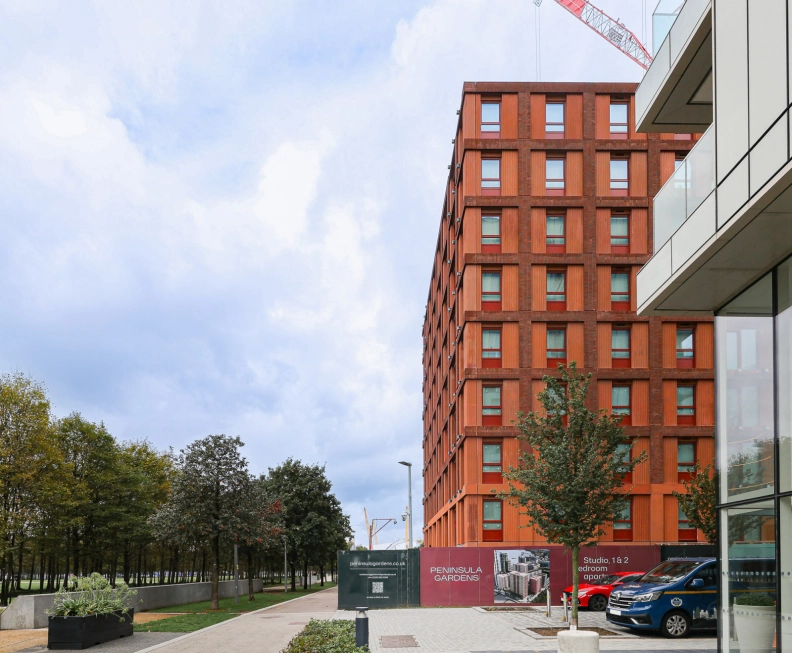 2 bedrooms apartments/flats to sale in Peninsula Gardens, North Greenwich-image 2