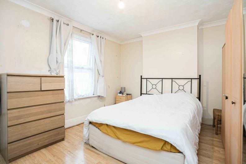 3 bedrooms houses to sale in Ceres Road, Plumstead-image 4