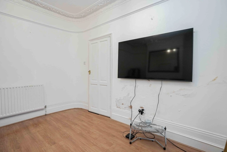 3 bedrooms houses to sale in Ceres Road, Plumstead-image 8