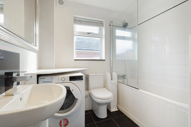 1 bedroom houses to sale in Mallard Path, London-image 5