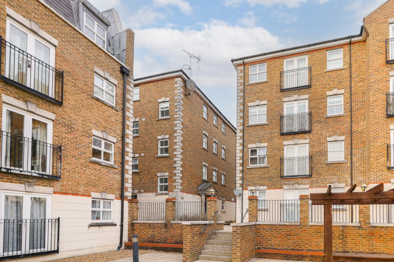 2 bedrooms apartments/flats to sale in Brook Square, Woolwich-image 1