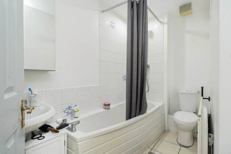 2 bedrooms apartments/flats to sale in Greenhaven Drive, Thamesmead-image 6