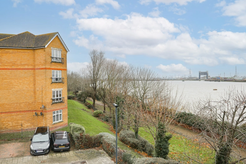 2 bedrooms apartments/flats to sale in Greenhaven Drive, Thamesmead-image 14