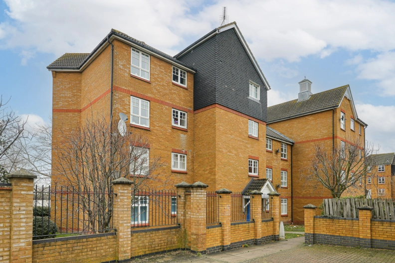 2 bedrooms apartments/flats to sale in Greenhaven Drive, Thamesmead-image 8