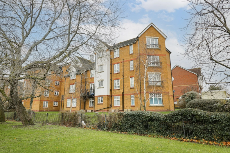 2 bedrooms apartments/flats to sale in Greenhaven Drive, Thamesmead-image 1