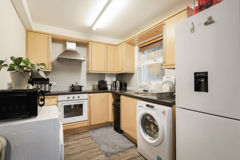 1 bedroom apartments/flats to sale in Brook Square, Woolwich-image 4