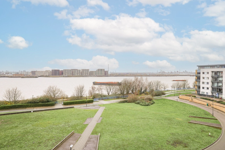 2 bedrooms apartments/flats to sale in Tideslea Path, Woolwich-image 1