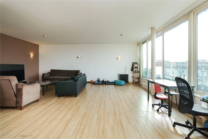 3 bedrooms apartments/flats to sale in Hopton Road, Royal Arsenal-image 3