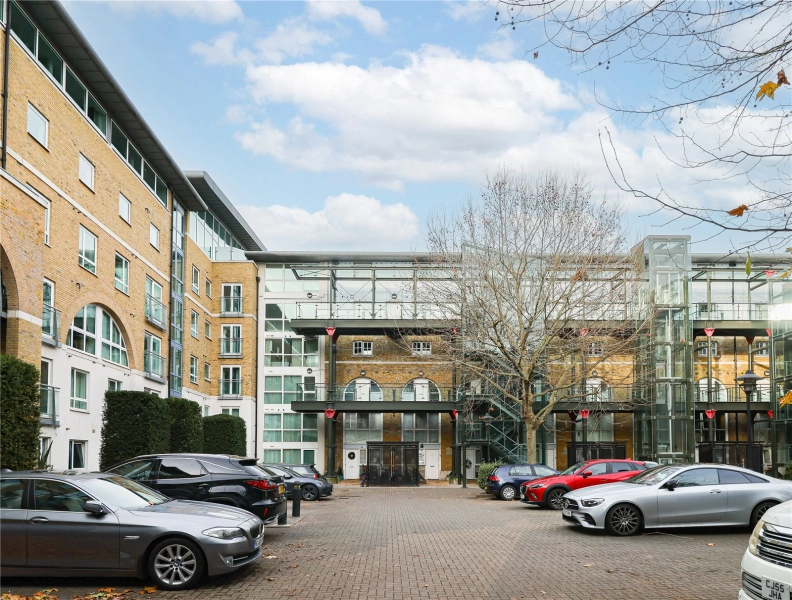 3 bedrooms apartments/flats to sale in Hopton Road, Royal Arsenal-image 14