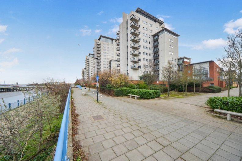 2 bedrooms apartments/flats to sale in Erebus Drive, Woolwich-image 1