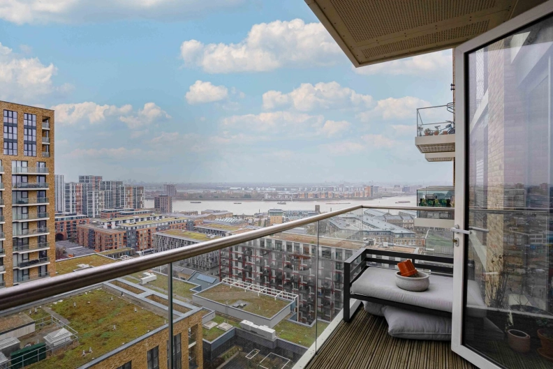 2 bedrooms apartments/flats to sale in Victory Parade, Woolwich-image 3