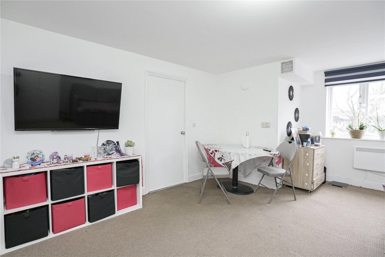 2 bedrooms apartments/flats to sale in Rush Grove Street, Woolwich-image 3