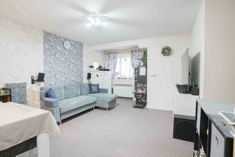 2 bedrooms apartments/flats to sale in Rush Grove Street, Woolwich-image 3